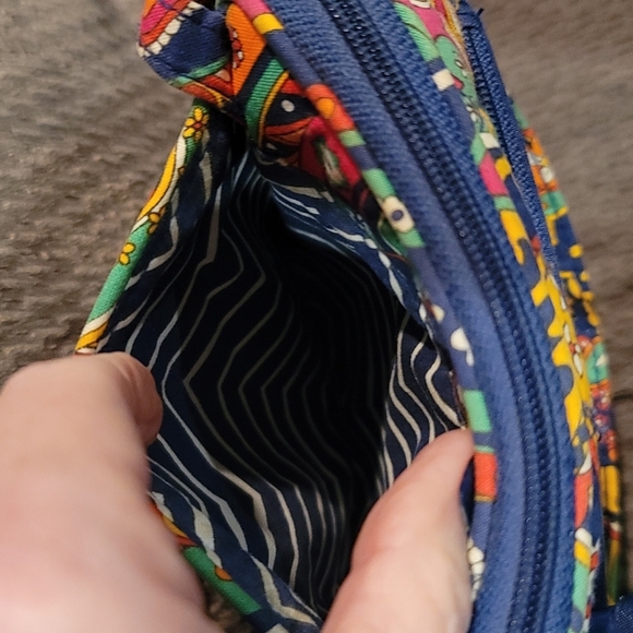 EUC Vera Bradley Small Crossbody Venetian Paisley Pattern - Picture 6 of 9